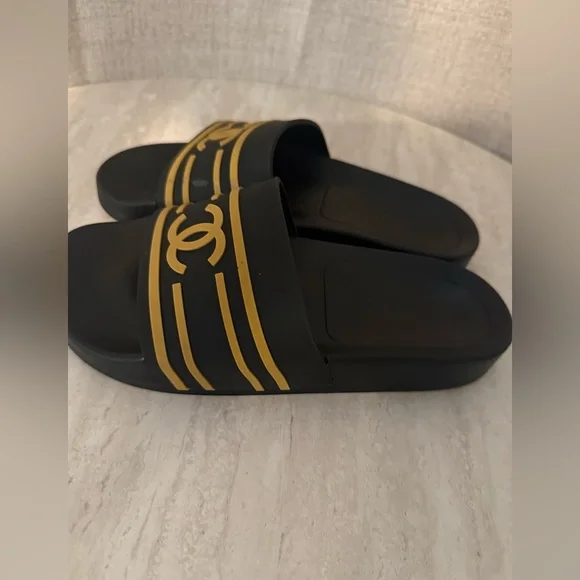 CHANEL CC Logo Rubber Slide Sandals Navy Gold | Size 38 (US 7.5–8) - Picture 4 of 7